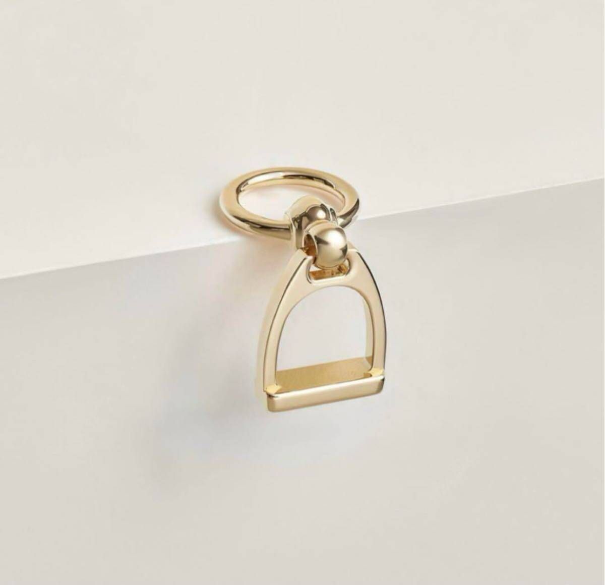 未使用【エルメス】HERMES ツイリー チャーム エトリエスカーフリング　鐙型　ゴールド　入手困難　ツィリーリング　