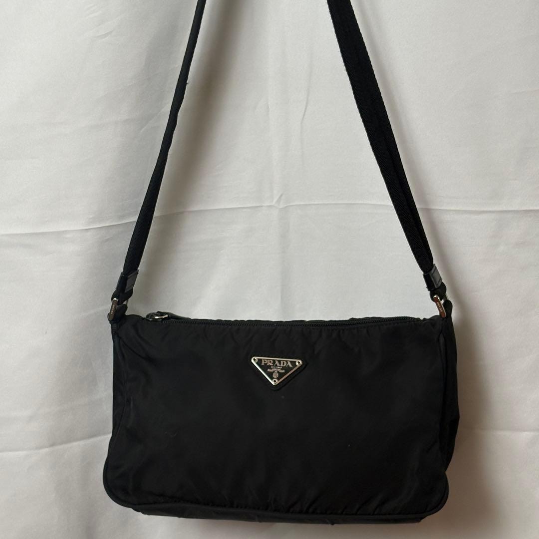 B (目立った傷や汚れなし)】定番小さめPRADA テスート黒ワンショルダー 