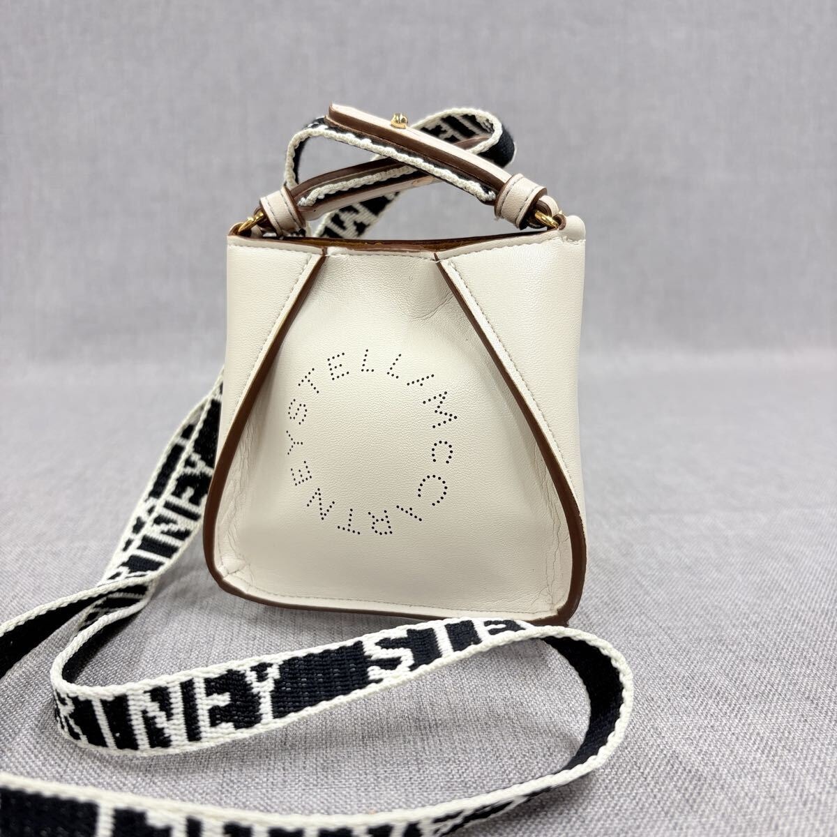 美品 STELLA McCARTNEY ステラマッカートニー パンチングロゴ ミニショルダーバッグ W8542 オフホワイト