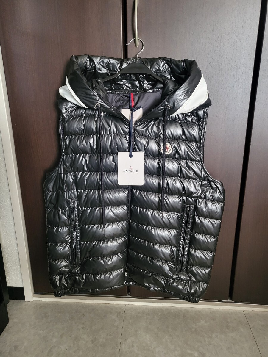 新品同様★ モンクレール　 AKAISHI ダウンベスト　5 ブラック5D143 MONCLER（モンクレール） ダウンベスト AKAISHI ジレ 大きいサイズあり