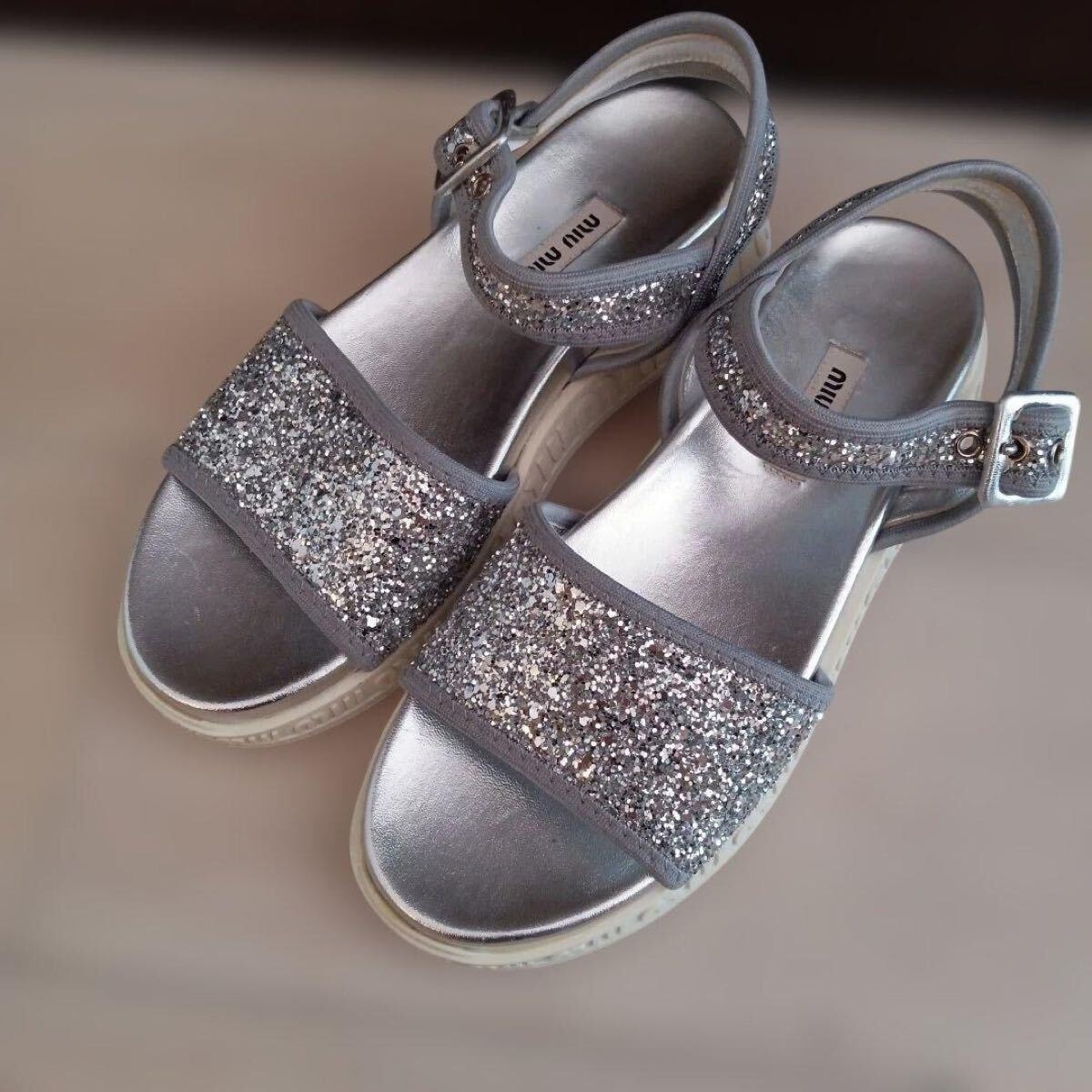 MIU MIU ミュウミュウ サンダル グリッター シルバー スポーツサンダル
