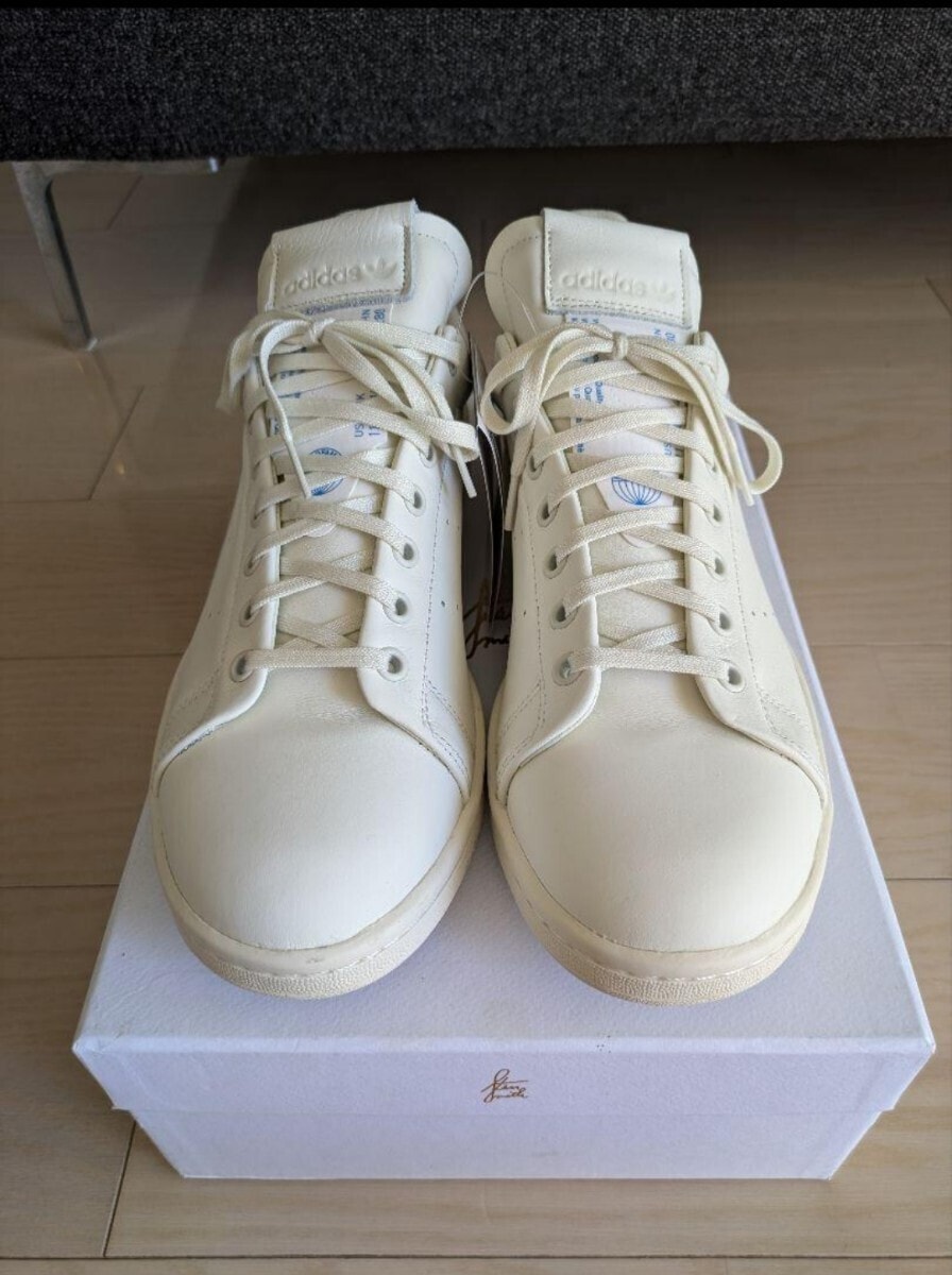 アディダス スタンスミス リーコン "オフ ホワイト"