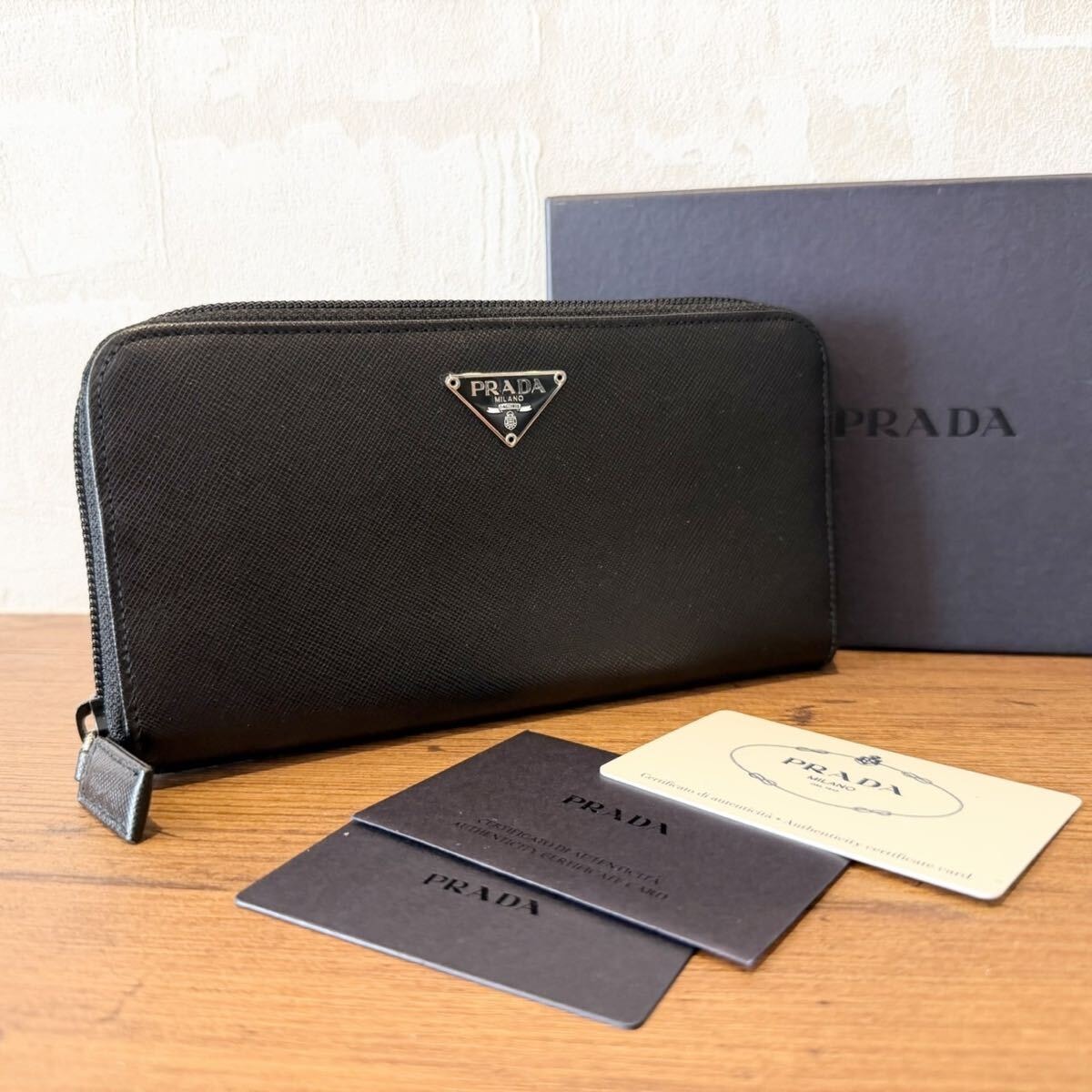 美品 PRADA サフィアーノ ラウンドファスナー 長財布 プラダ ブラック