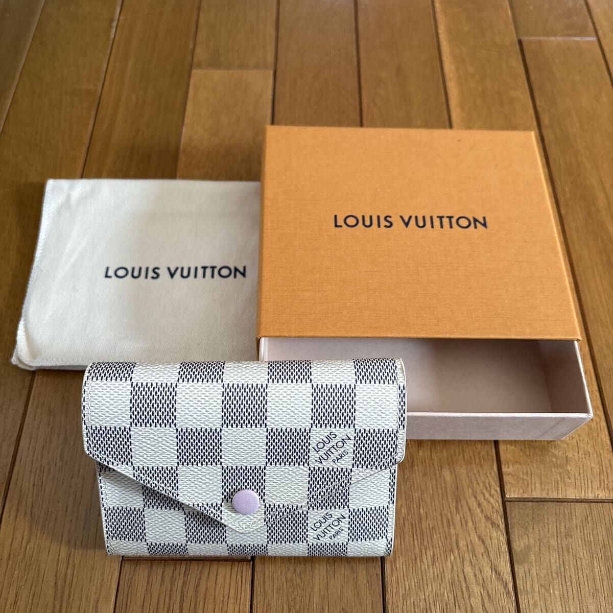 【新品】 LOUIS VUITTON ルイヴィトン コンパクト三つ折り財布 ポルトフォイユ ヴィクトリーヌ ダミエ アズール レザー ローズバレリーヌ 