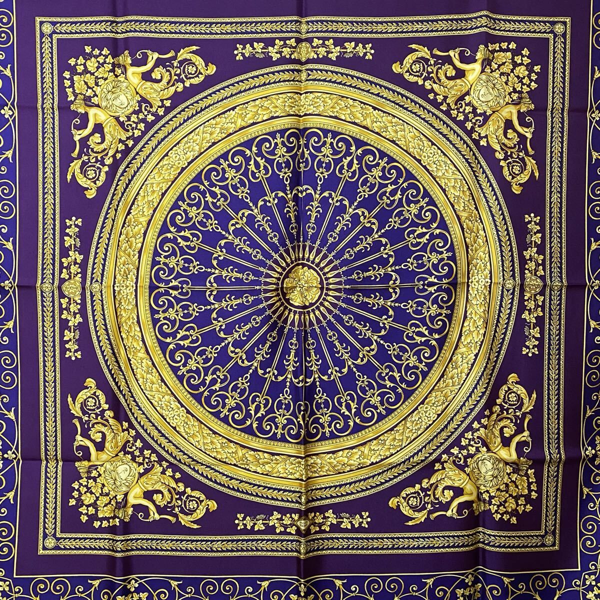 専用出品ATELIER VERSACE 大判スカーフ バロック柄×豹柄 ゴールド 専用出品ATELIER VERSACE 大判スカーフ バロック柄×豹柄