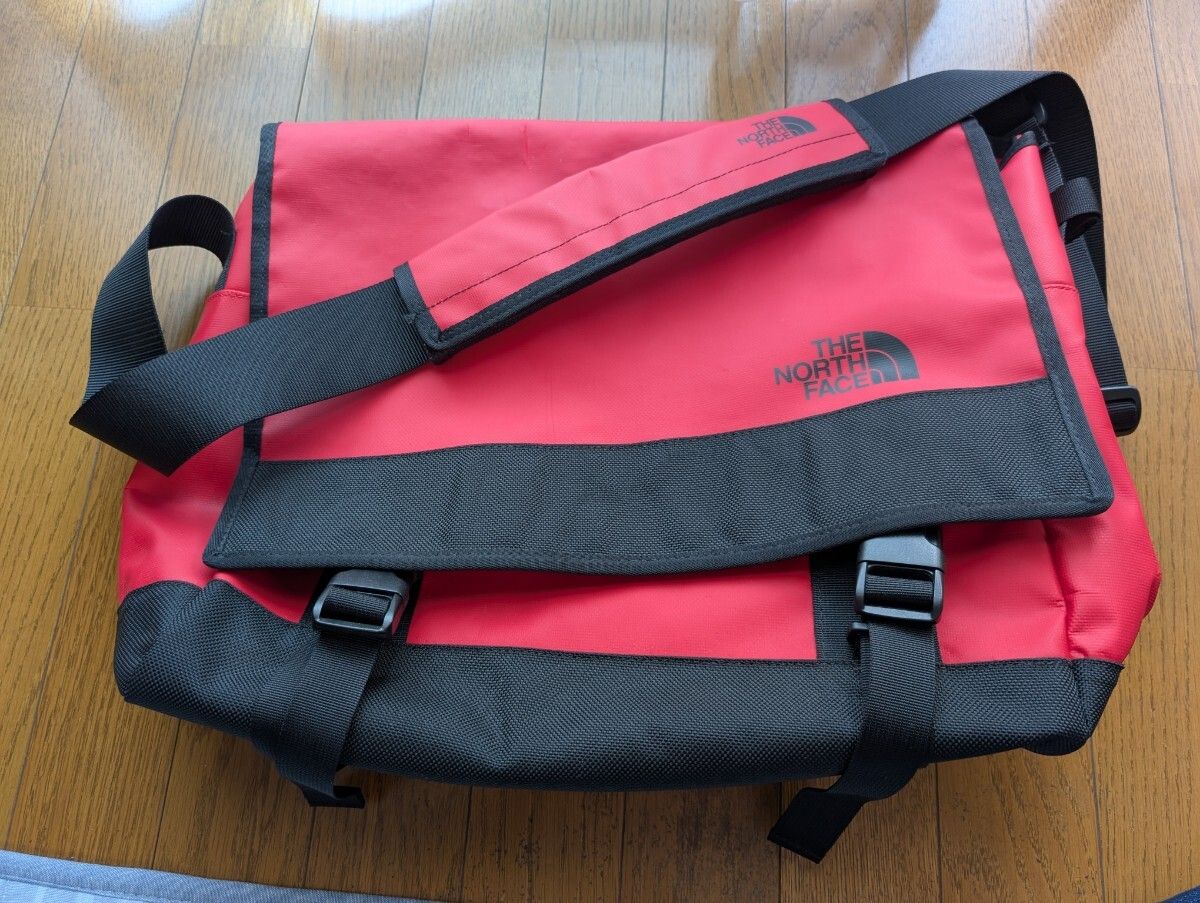 【美品】THE NORTH FACE BCメッセンジャーバッグ レッド/ ブラック