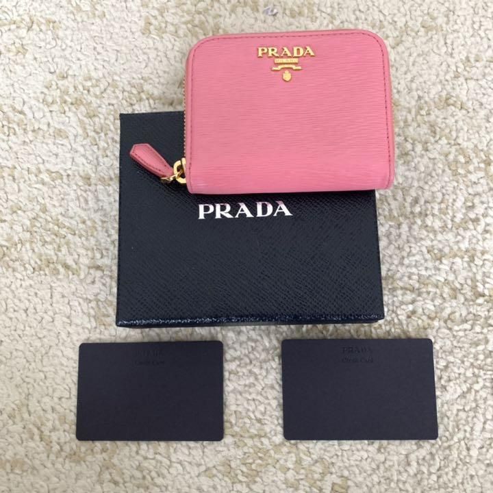 未使用同等品 プラダ 財布 レザー ピンク PRADA