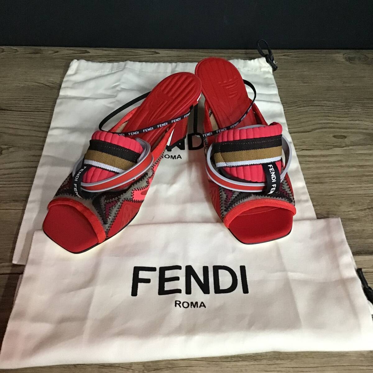 FENDI フェンディ　サンダル　36　レッド　新品未使用品