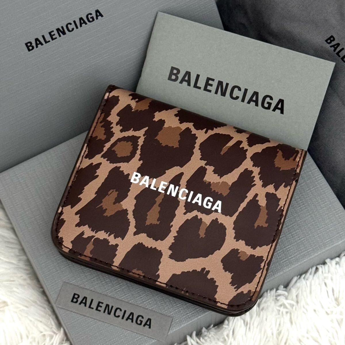 ☆新品☆激レア BALENCIAGA バレンシアガ 二つ折り 財布 レオパード ヒョウ柄 レザー