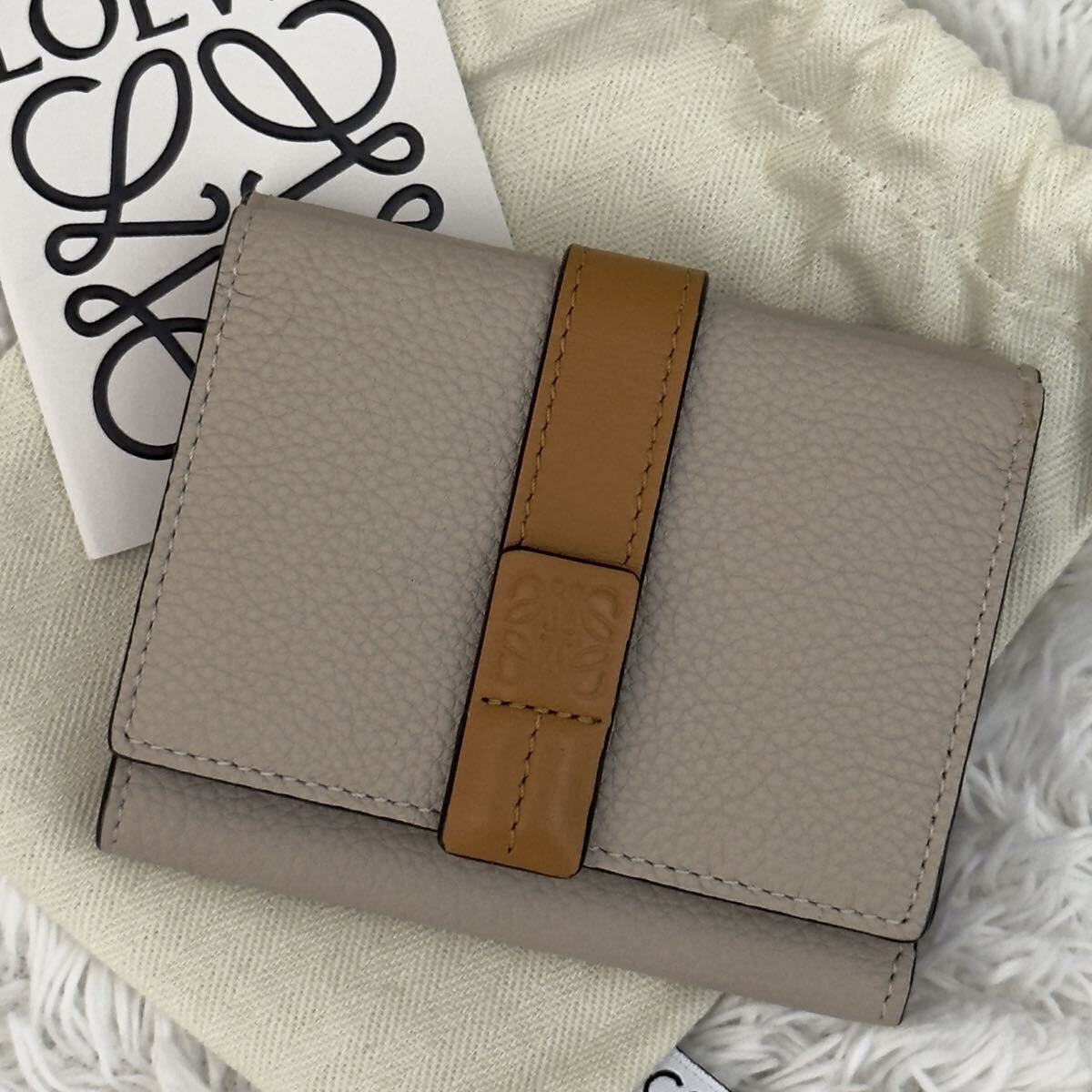 ☆未使用級☆現行 LOEWE ロエベ トライフォールド 財布 アナグラム レザー 三つ折り財布 ウォレット