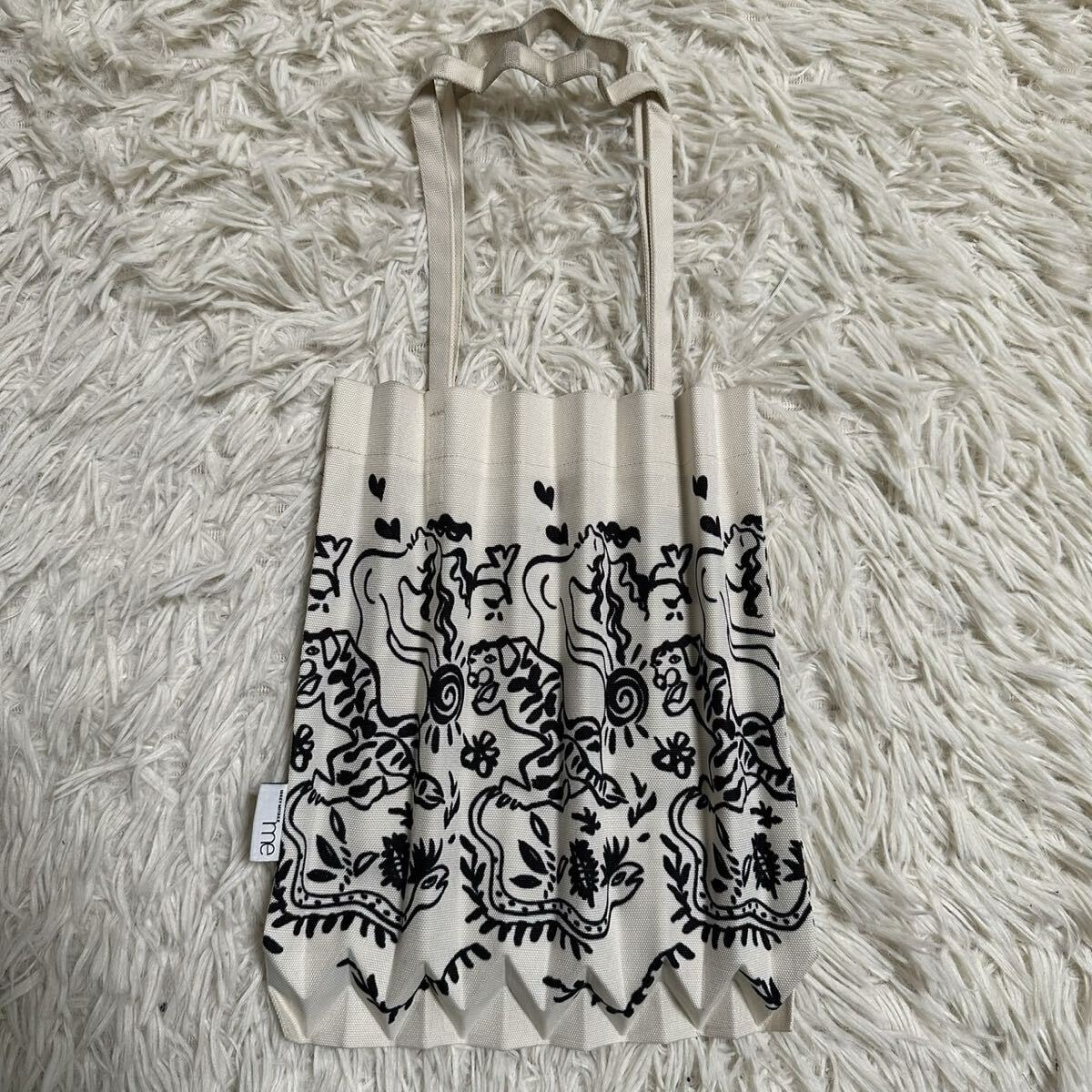 【ISSEYMIYAKE】イッセイミヤケ TRUNk PLEATS BAG