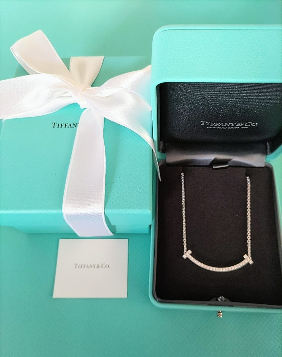 【新品未使用】定価133.1万ティファニーTスマイルペンダントホワイトゴールドダイヤモンドミディアムサイズ