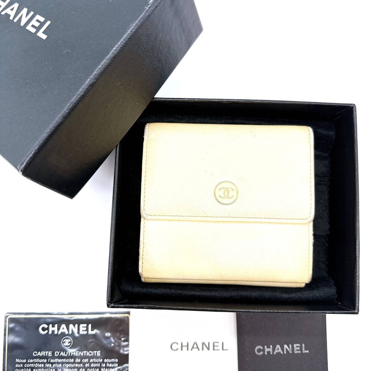 シャネル ココボタン 三つ折り財布 コンパクトウォレット ダブルホック レザー