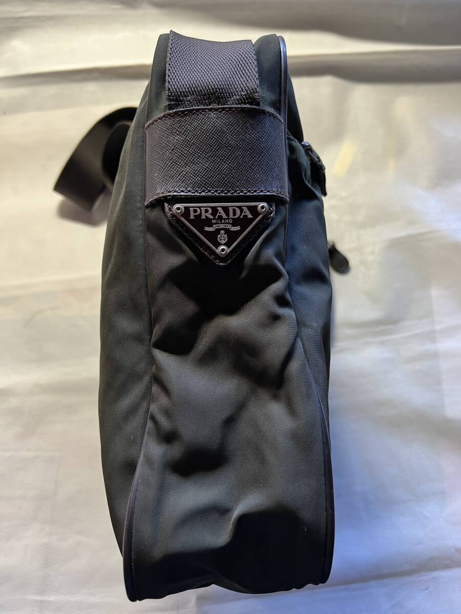 PRADAショルダーバック　季節に寄り添うグリーン系ナイロンバック　