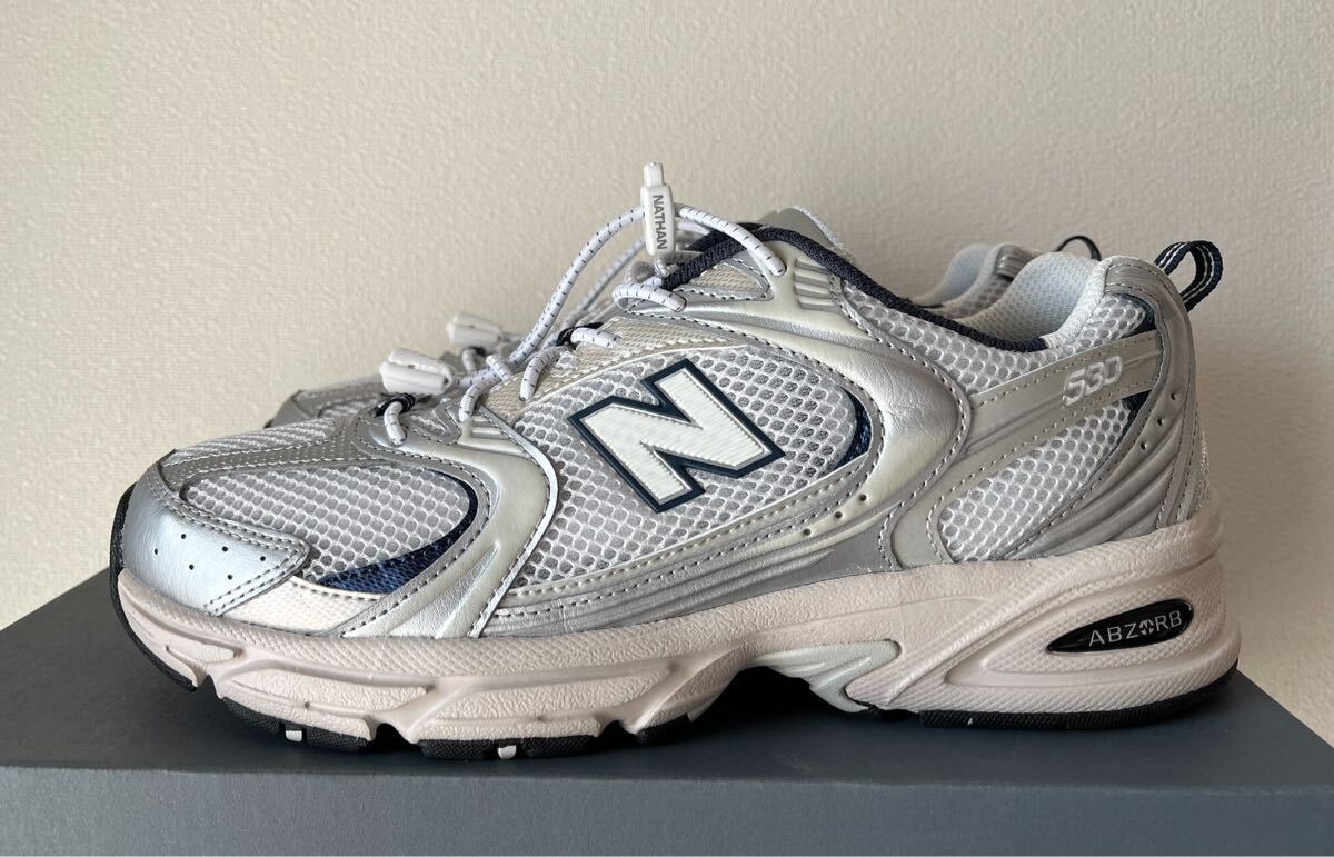 ニューバランス MR530KA 26cm シルバーネイビーホワイト紐変え New Balance NATHAN クイックシューレース　極美品
