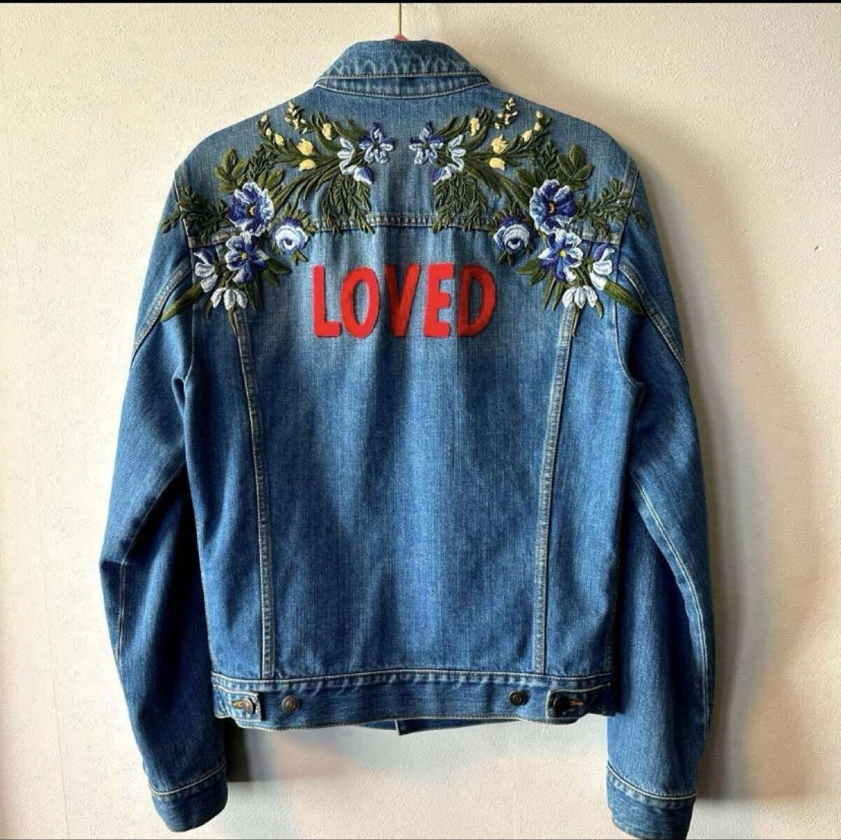 GUCCI 新宿ISETAN限定 刺繍デニムジャケット loved 伊勢丹 未使用に近い】GUCCI 新宿ISETAN限定 刺繍デニムジャケット loved