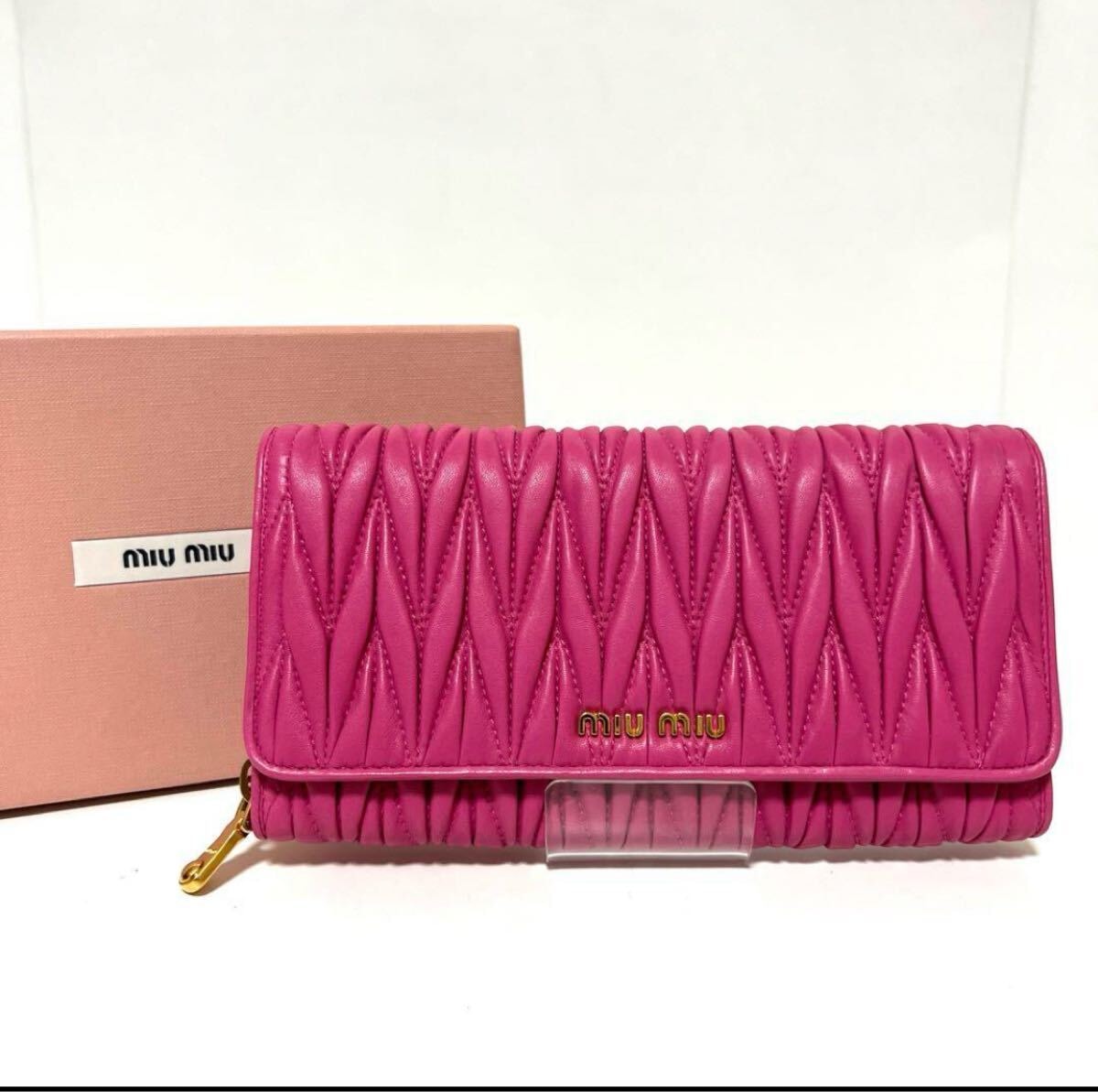 MIU MIU ミュウミュウ マテラッセ 二つ折り財布 5M1365 フューシャピンク 美品
