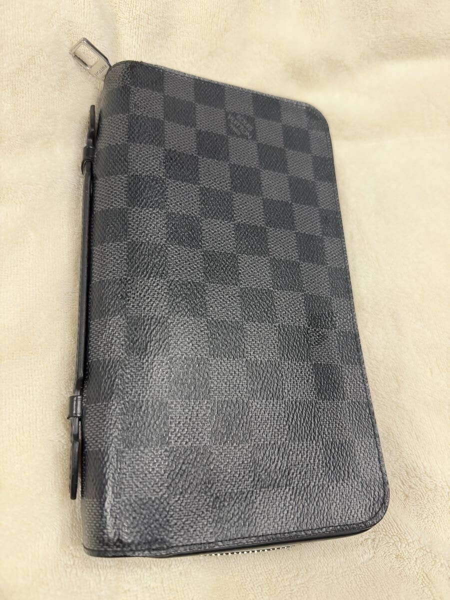 LOUIS VUITTON (ルイヴィトン) ダミエグラフィット ジッピーウォレット　ホリゾンタル　XL ラウンドジップ　長財布