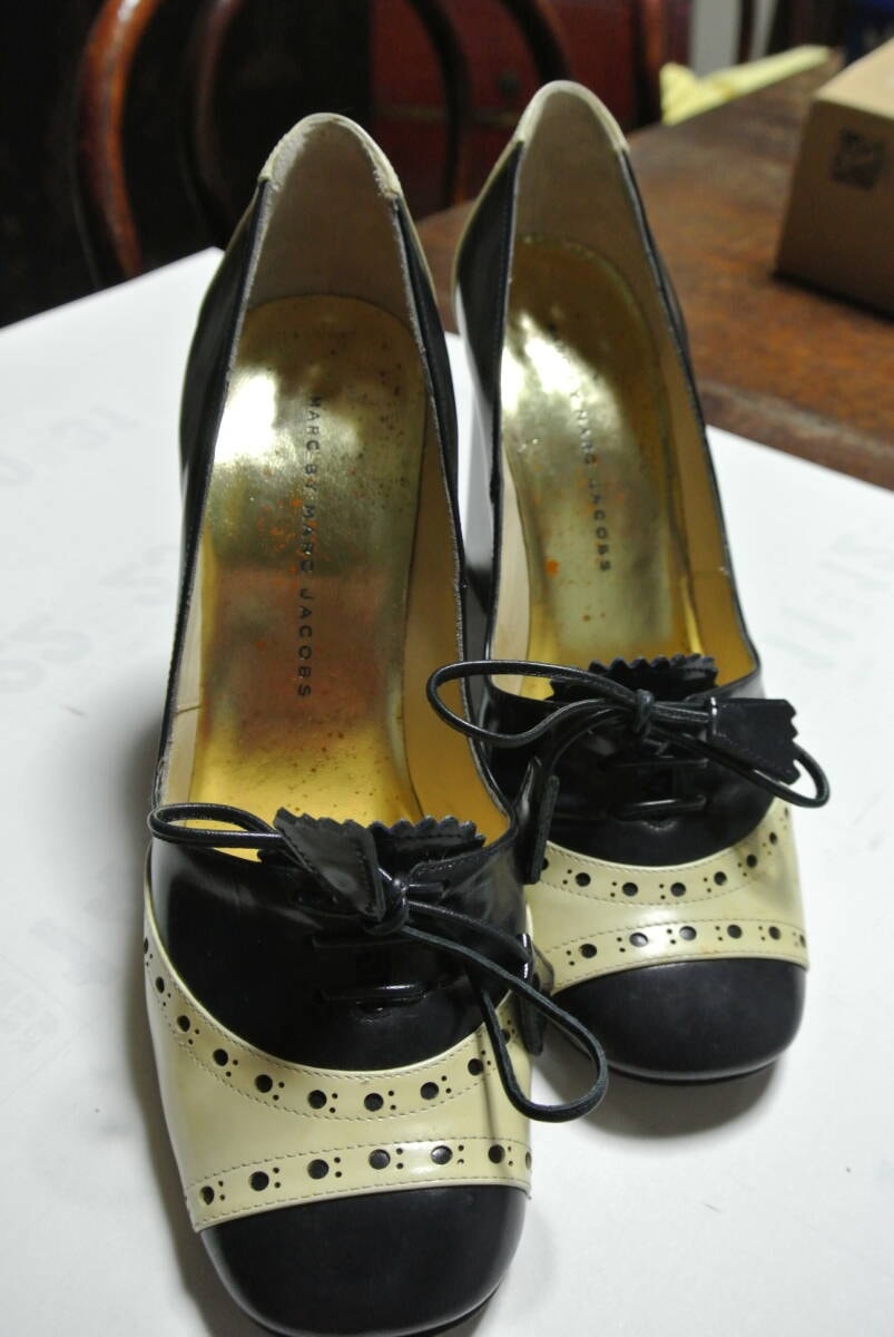 MARC JACOBS マーク・ジェイコブス　パンプス　黒＆ビェージュ　mede in Italy 37サイズ　送料含