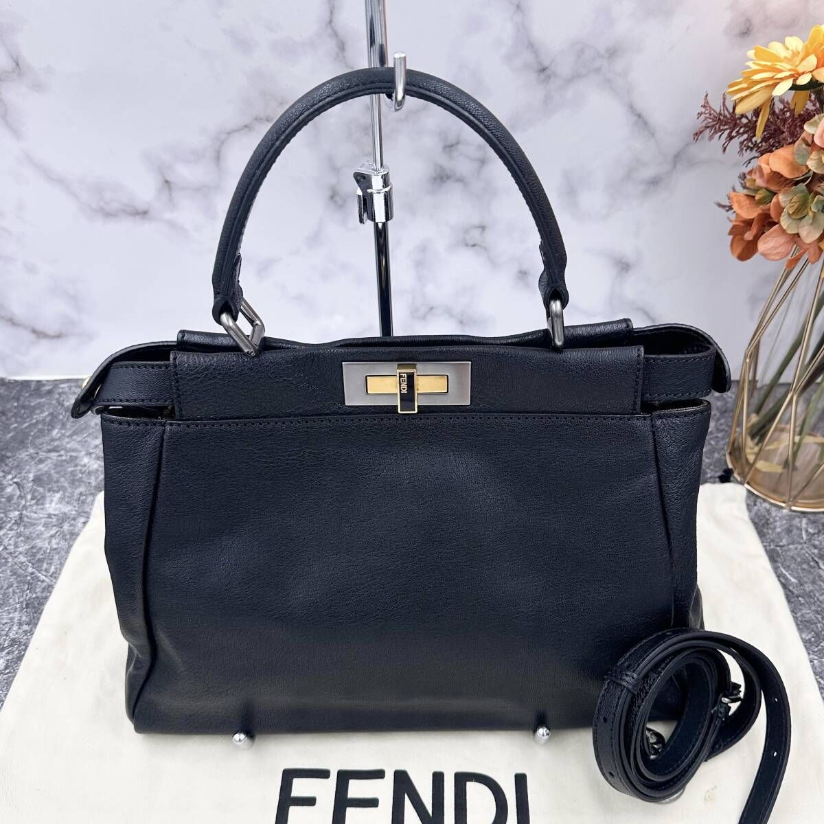 『極美品』FENDI フェンディ ピーカブー ミディアム 2way ハンドバッグ（シリアル有り）