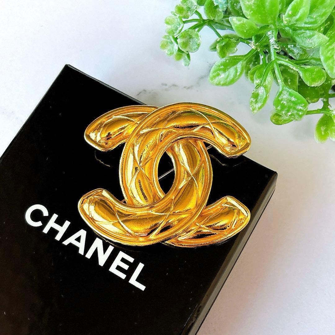 【美品】シャネル　ヴィンテージ　マトラッセ　キルティング　ブローチ