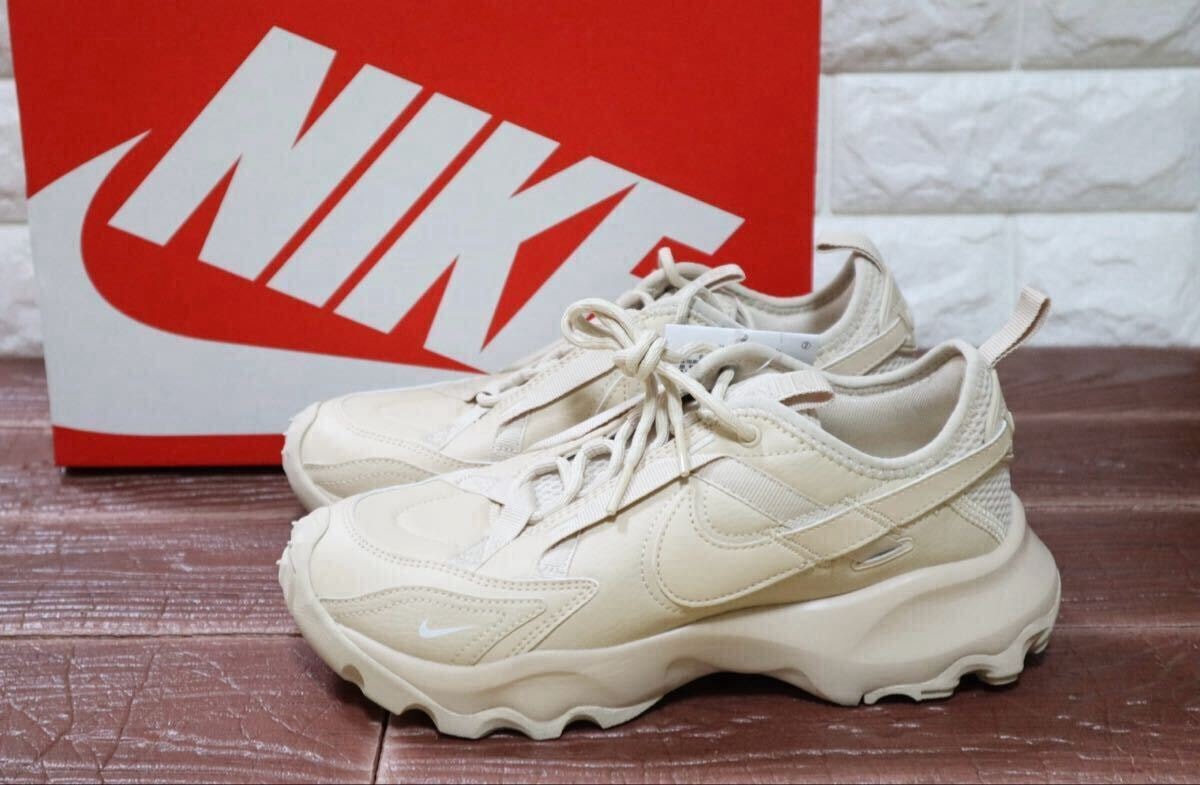新品 定価17930円　24.5㎝　ナイキ NIKE TC 7900 レディーススニーカー　ウィメンズ　サンドドリフト　ベージュ
