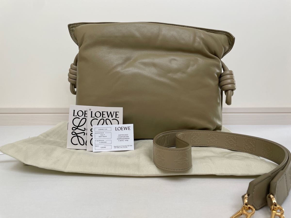 ほぼ未使用【ロエベ】パファー　フラメンコ　クラッチ　ミディアム　FLAMENCO CLUTCH PUFFER BAG　LOEWE クレイグリーン　カーキ　ゴールド