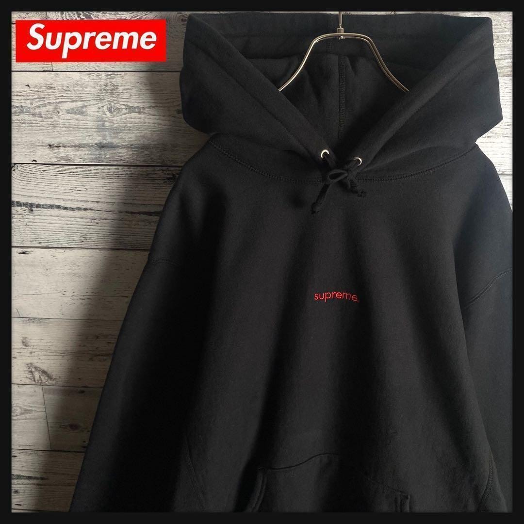 【美品　希少デザイン】シュプリーム☆センター刺繍 スモール ロゴ パーカー.