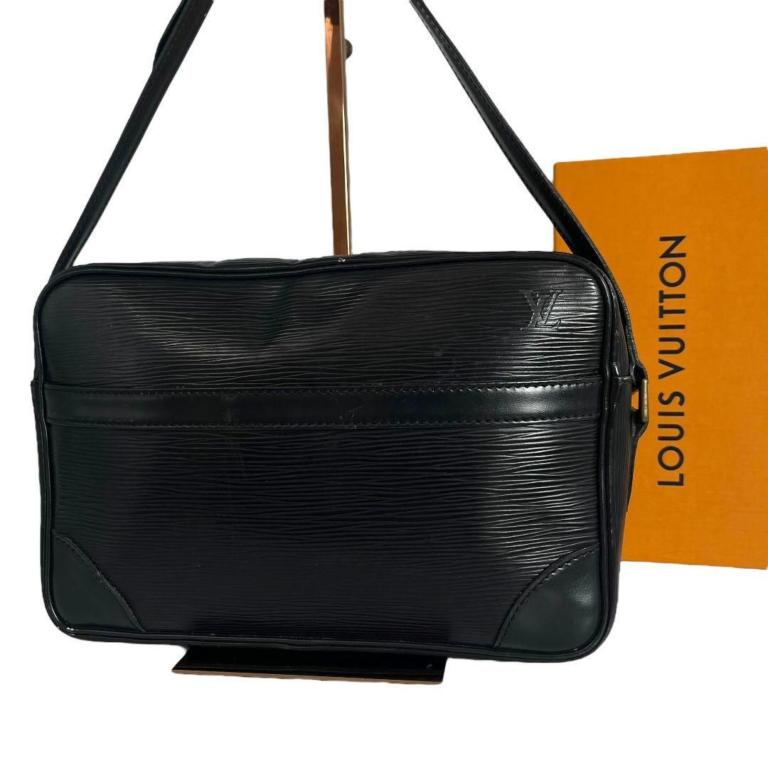 鑑定済☆ルイヴィトン　LOUIS VUITTON　エピ　トロカデロ　ショルダーバッグ　ブラック　黒　クロスボディ