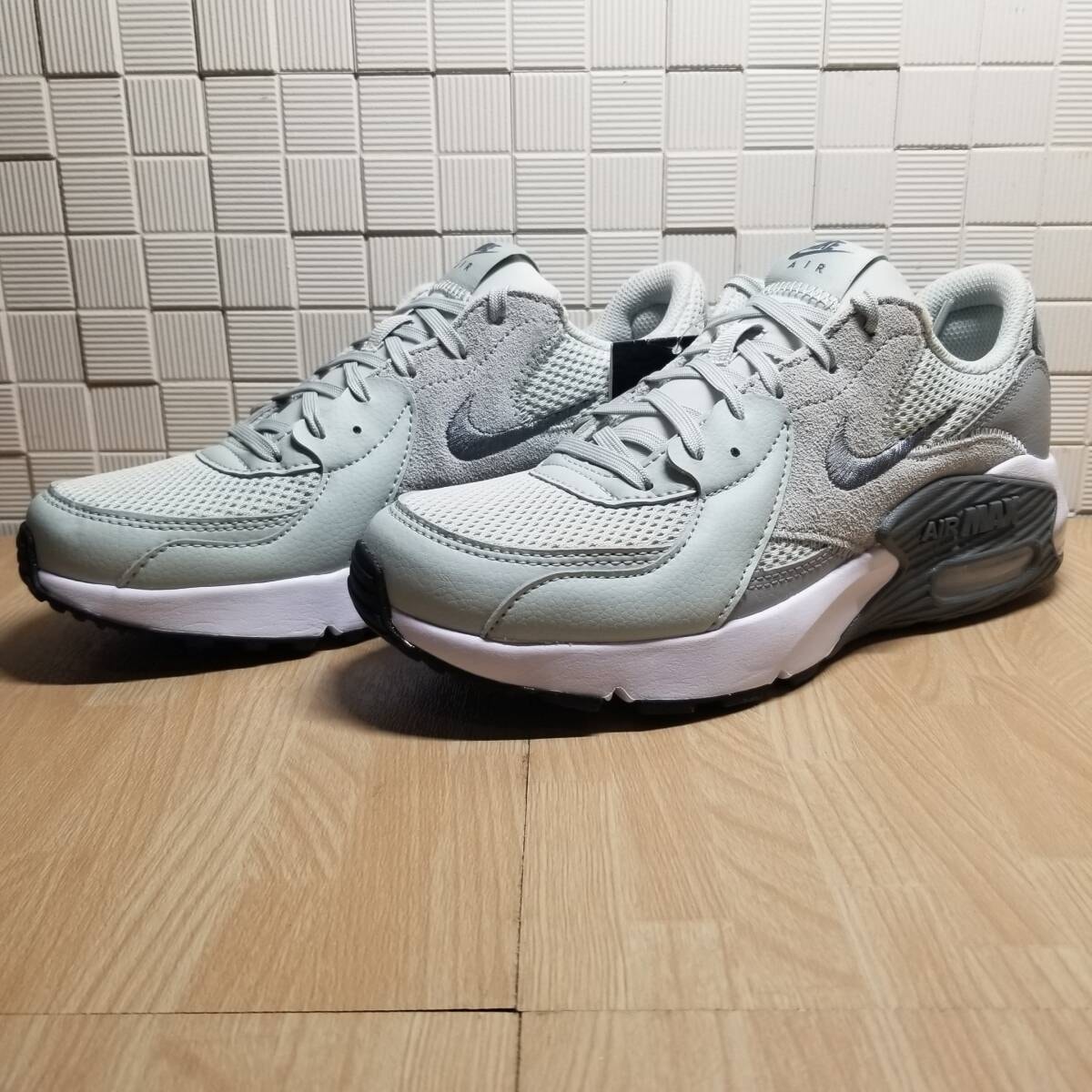 送料無料・新品未使用！！ナイキ NIKE カジュアルシューズ スニーカー / ウィメンズ エア マックス エクシ― / 定価12100円 24.0ｃｍ