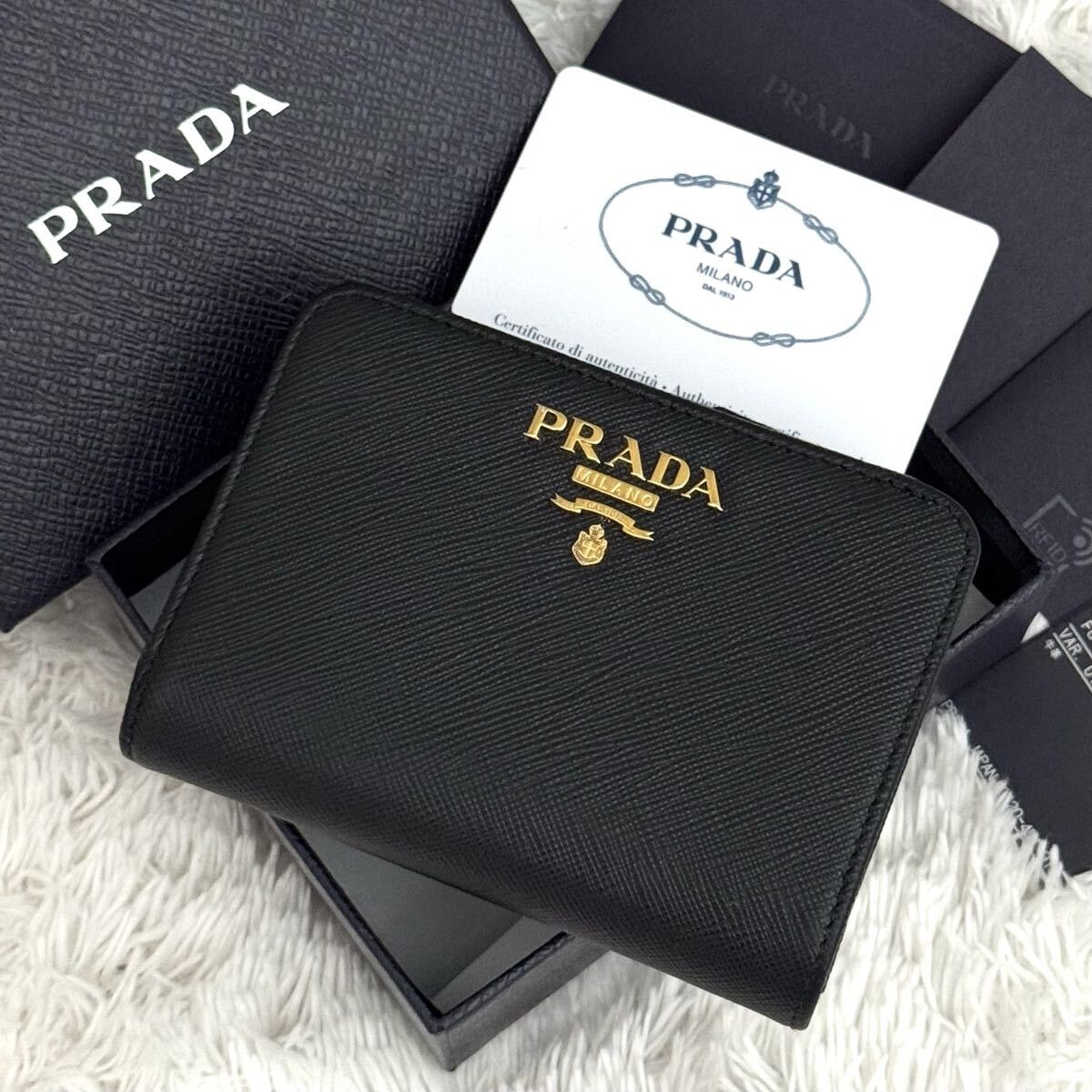 美品⭐️RFID内蔵 PRADA プラダ サフィアーノ レザー 財布 ゴールド金具 美品⭐️RFID内蔵 PRADA プラダ サフィアーノ レザー 財布