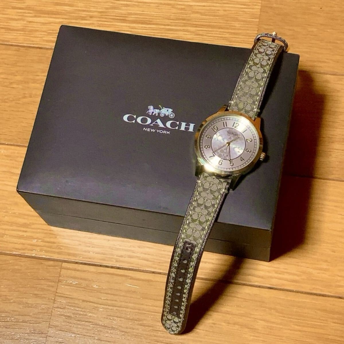 極美品 COACH 腕時計 箱付き シグネチャー 未使用に近い】極美品 COACH 腕時計 箱付き シグネチャー コーチ