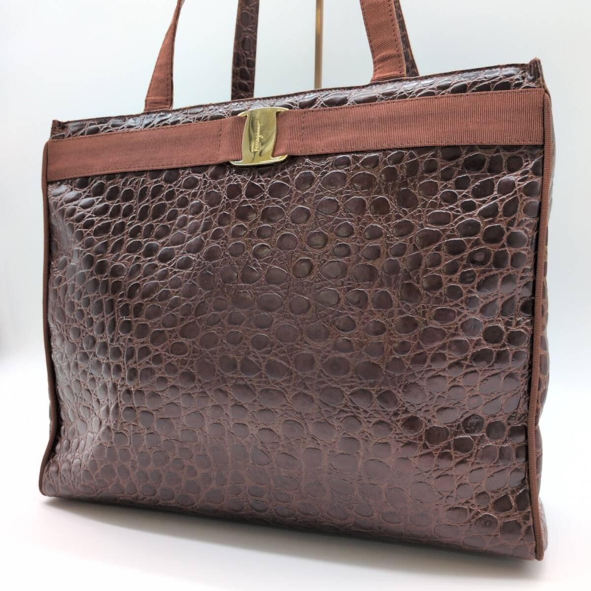 Salvatore Ferragamo サルバトーレ サルヴァトーレフェラガモ ヴァラリボン クロコ型押し トート ショルダーバッグ 肩掛け レザー ブラウン