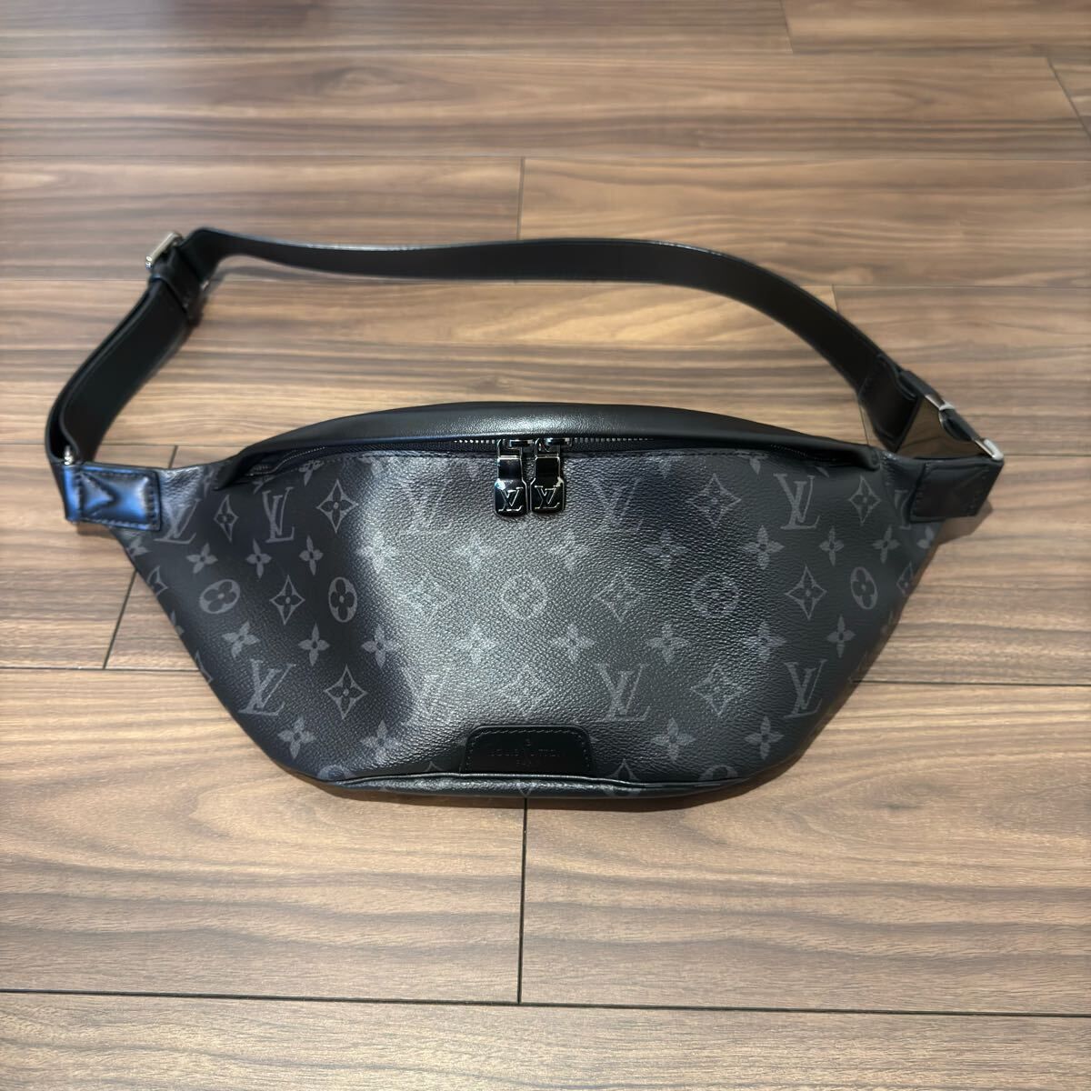 【超美品】ルイヴィトン・ディスカバリー・バムバッグ