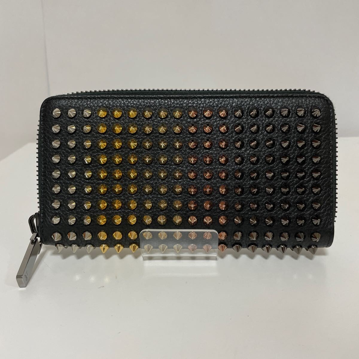 Christian Louboutin クリスチャン ルブタン ラウンドジップ 長財布 グラデーション スタッズ ブラック 美品