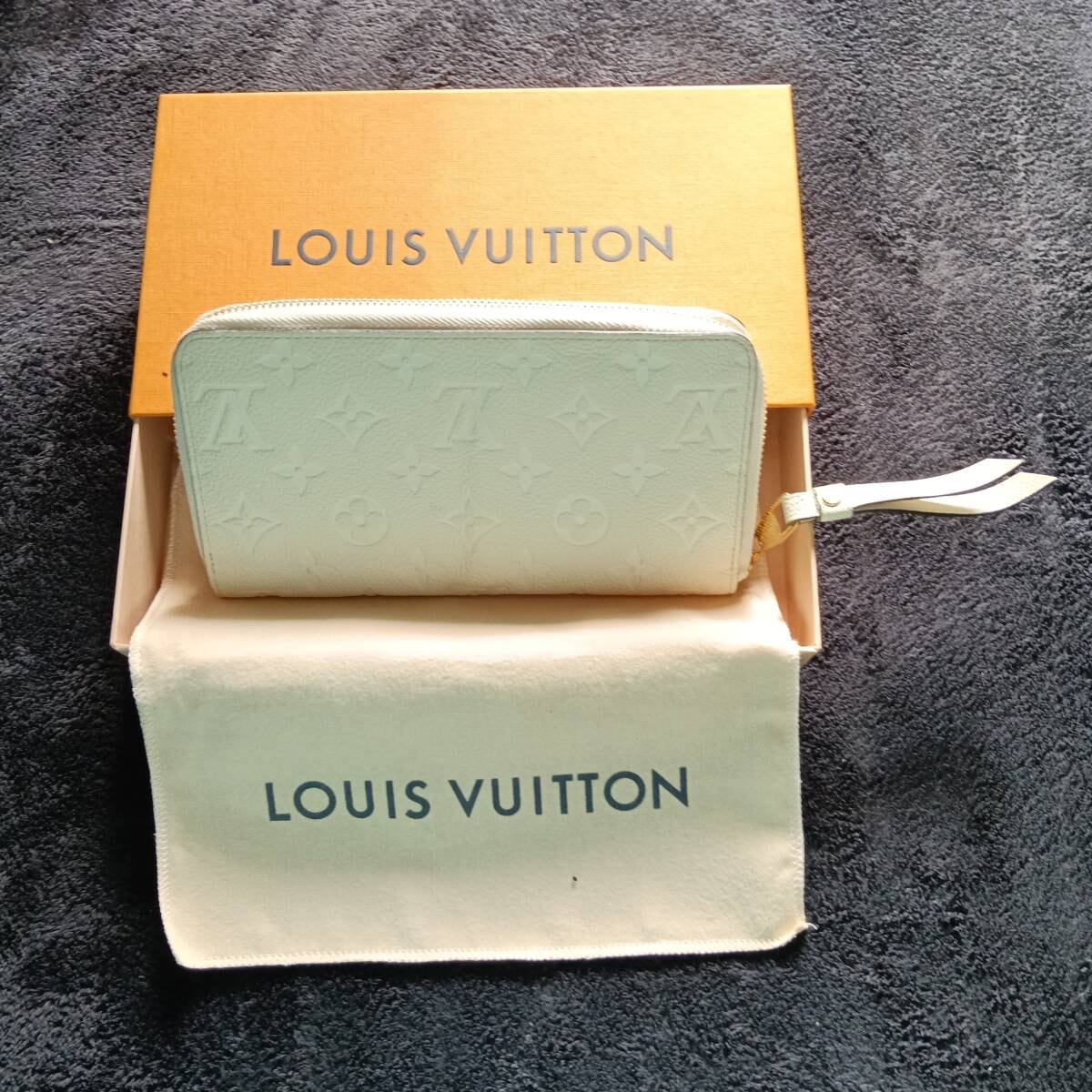 LOUIS VUITTON アンプラント ジッピー M82212 新品