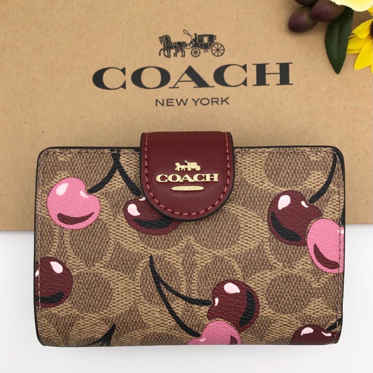COACH ★大人気★ コーナージップ ウォレット シグネチャーキャンバス チェリー プリント CZ342 IMTAM 新品