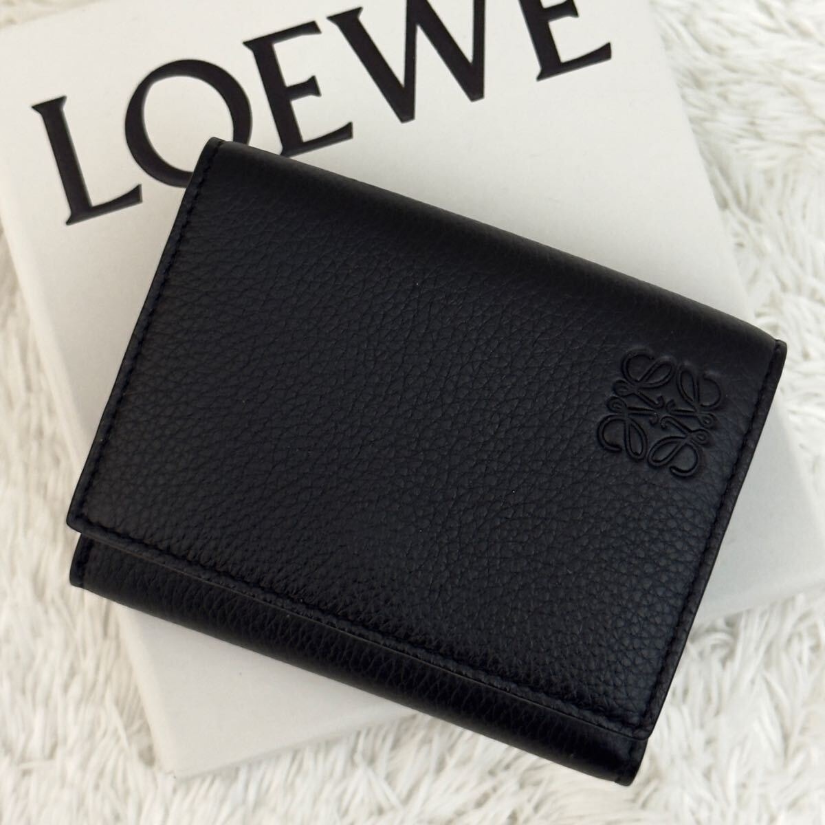 A (未使用に近い)】☆未使用級☆現行 LOEWE ロエベ コンパクト