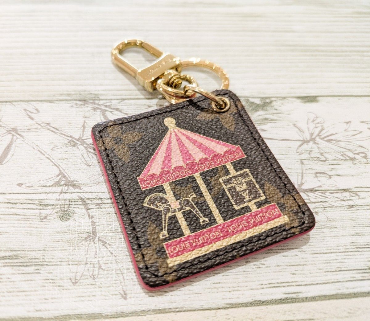 LOUIS VUITTON　ルイヴィトン　キーホルダー　M66942