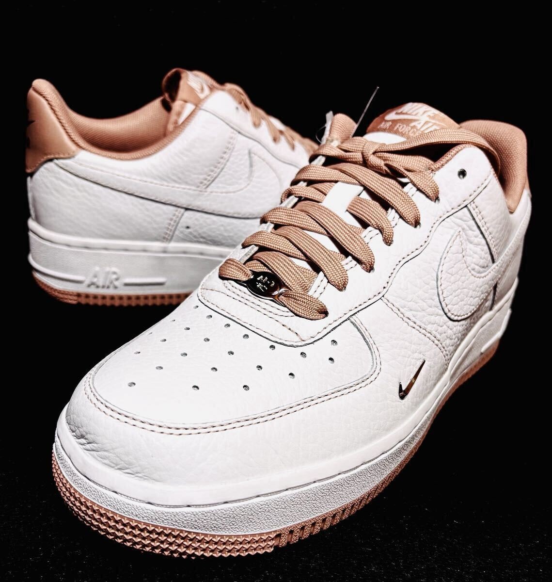 ☆送料込■新品28.0cm■ナイキ エア フォース 1 07 ミニジュエル ホワイト/メタリックシルバー/パーティクルピンク WMNS【定価.17380円】