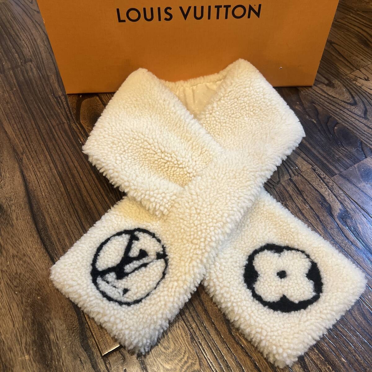 目立った傷や汚れなし】LOUIS VUITTON（ルイヴィトン）エシャルプ