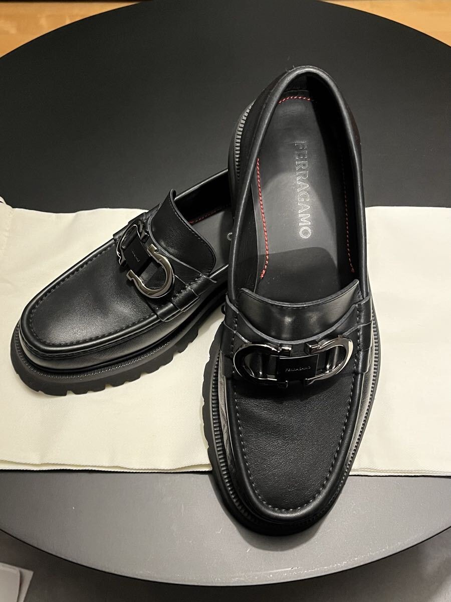 Salvatore Ferragamoスエードダービープレーントゥ黒75EE Salvatore
