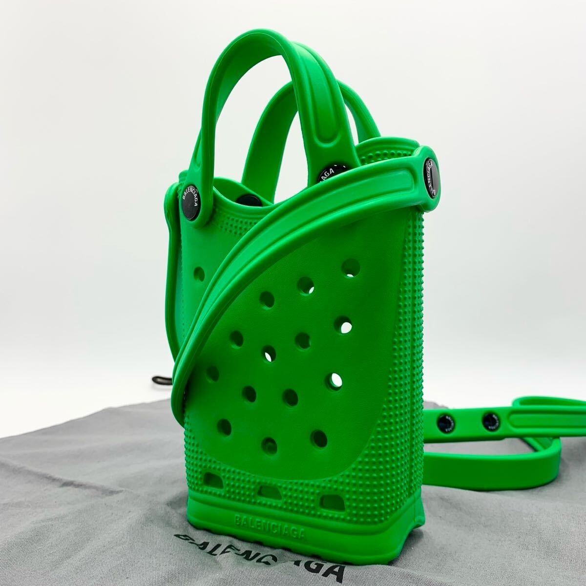 ①未使用に近い BALENCIAGA バレンシアガ クロックス コラボ フォンホルダー ショルダーバッグ 