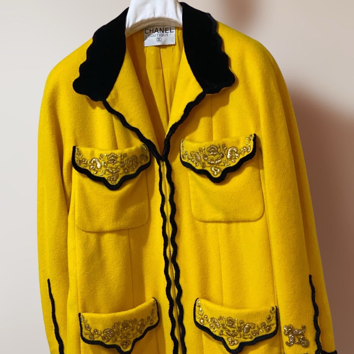 VINTAGE CHANEL 刺繍テーラードジャケット イエロー 変形襟 ブラックトリム オールドシャネル 80S 90S 
