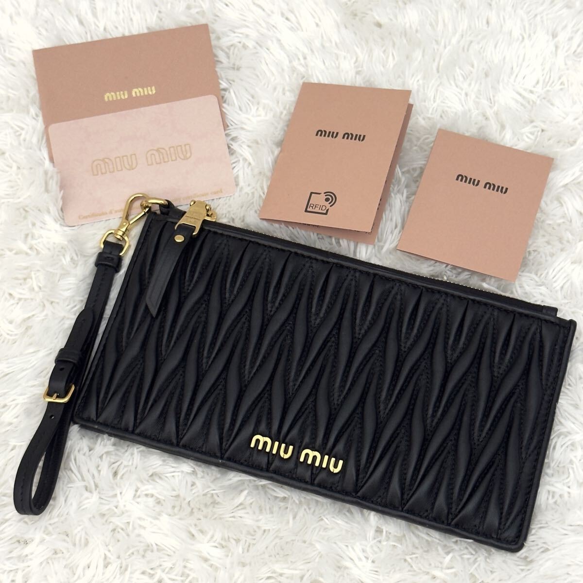 ☆極美品☆RFID内蔵 MIUMIU ミュウミュウ マテラッセ クラッチ バッグ レザー 財布 ブラック