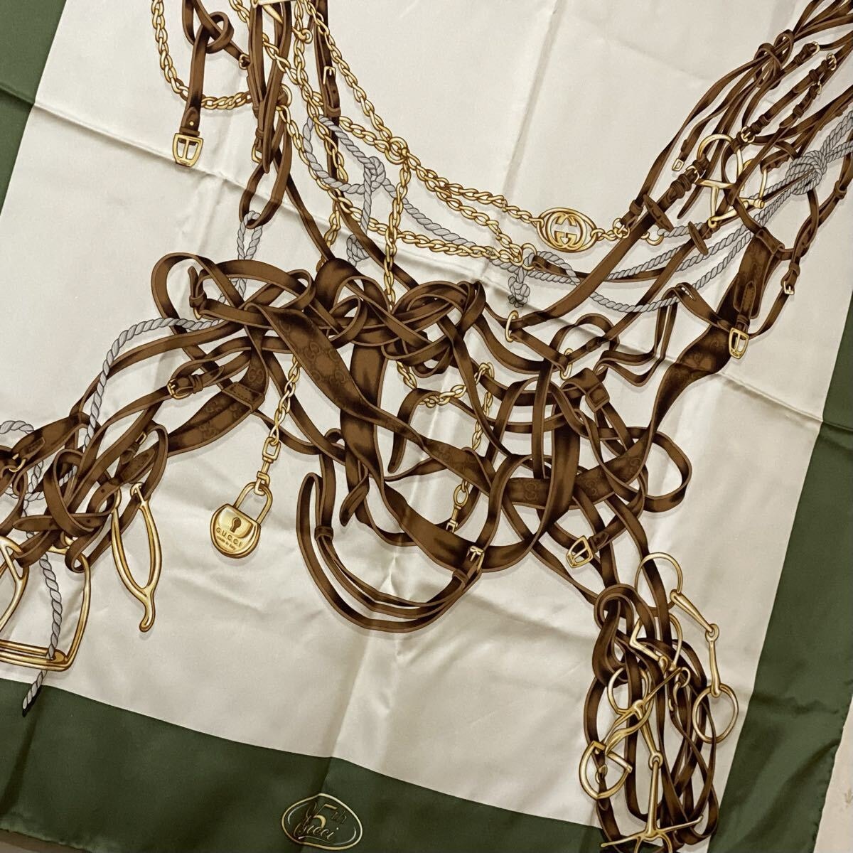 C (やや傷や汚れあり)】GUCCI 85周年限定品 大判シルクスカーフ レザー