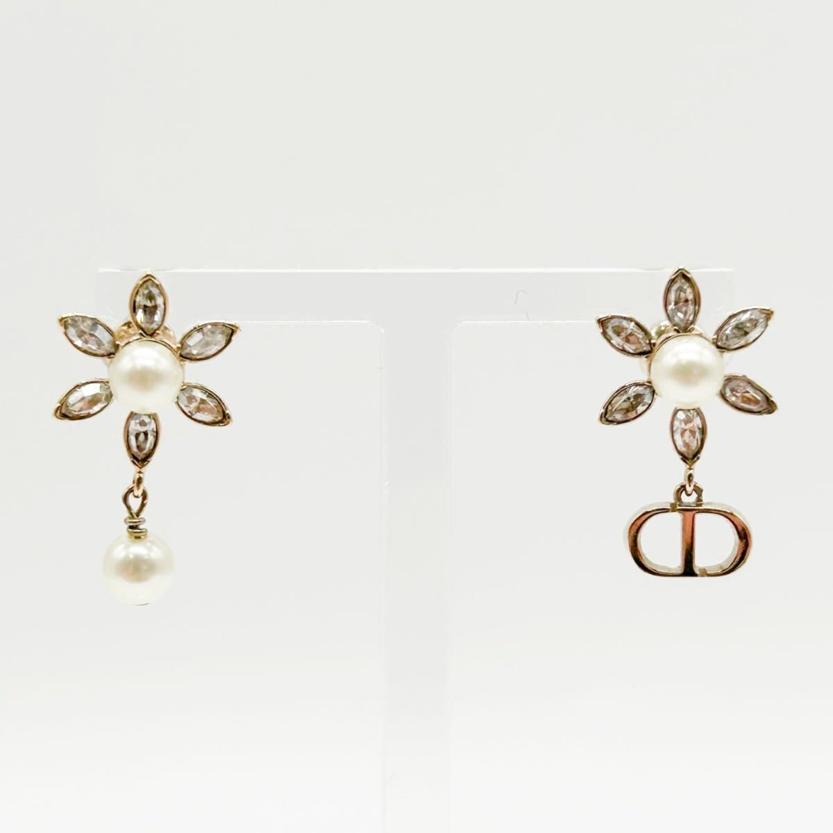 DIOR ディオール Bloom in Dior ピアス ラインストーン クリスタル パール ゴールド フラワーモチーフ ブルーム レディース