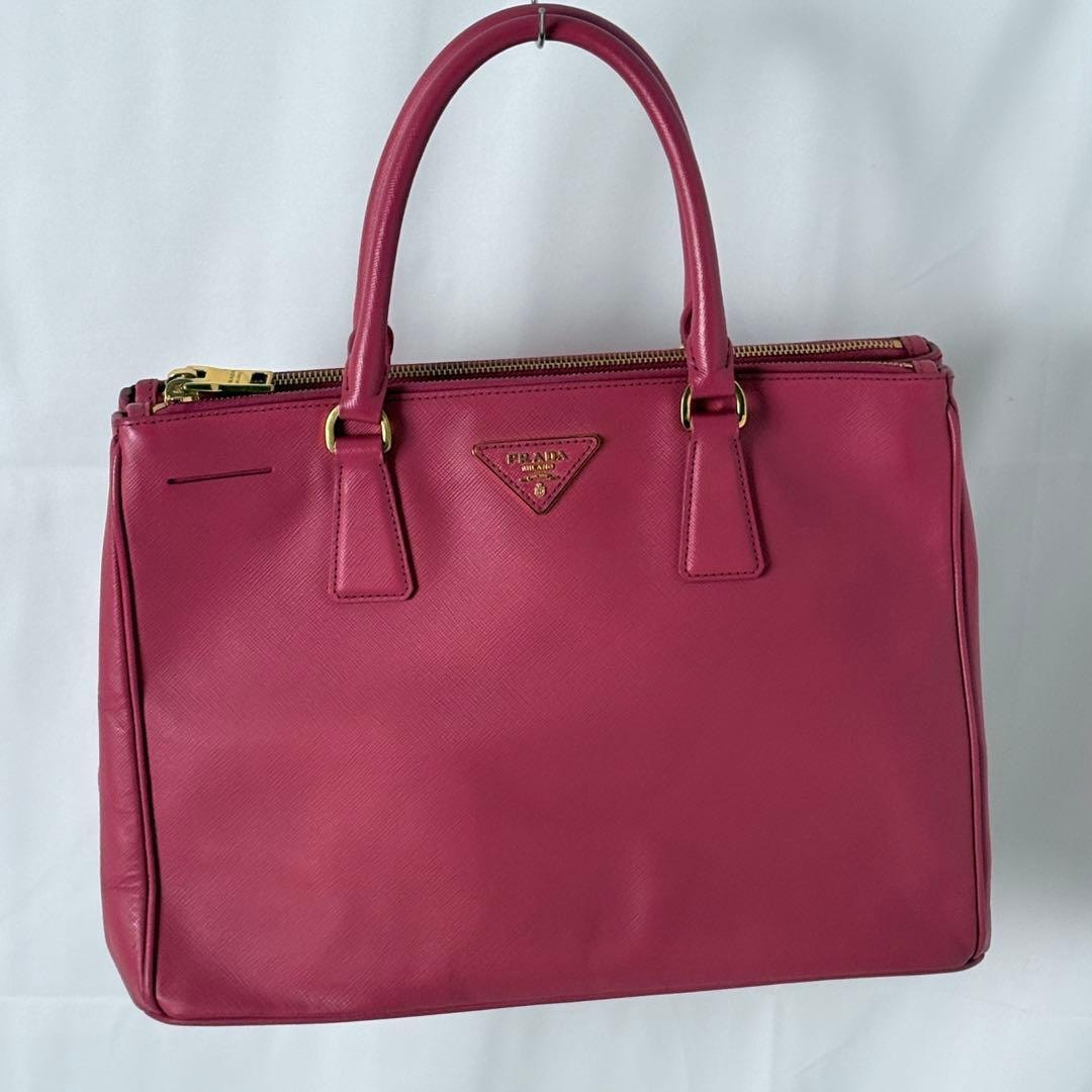 極美品PRADAサフィアーノレザー ハンドバッグ ピンク 三角ロゴ ゴールド金具