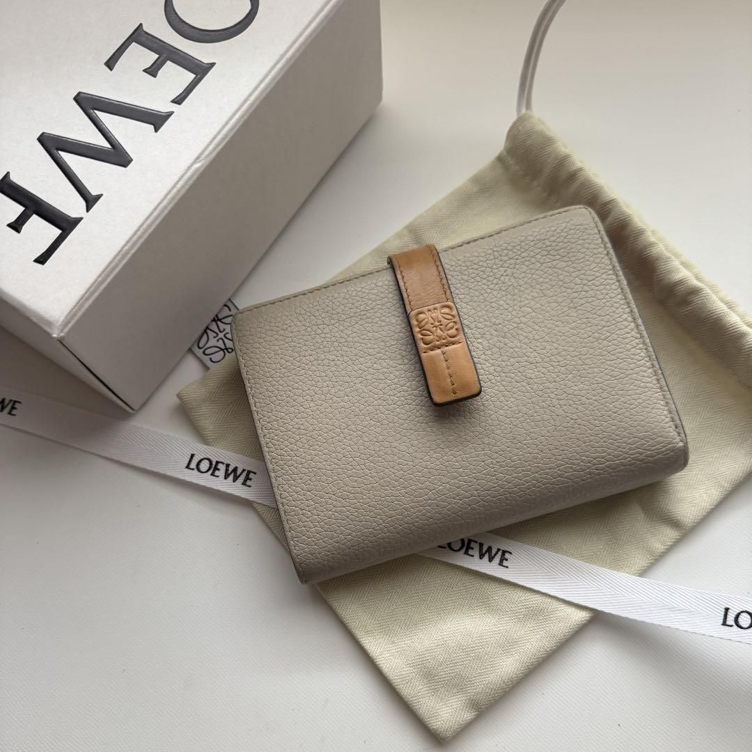 【美品】 916 LOEWE ロエベ 2つ折り財布