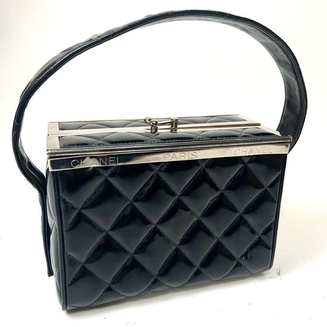 シャネル　マトラッセ パテントレザー　観音開　ハンド　バニティバッグ